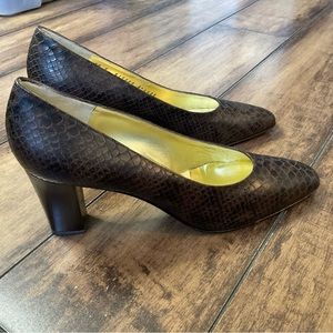 Bruno Magli Made in Italy Bologna Croc Embossed Heels size 8 AA Chocolate Brown